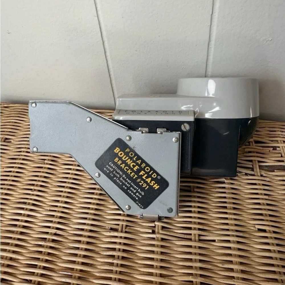 Vintage Polaroid Wink-Light & Polaroid Bounce Flash Bracket #291 – Untested